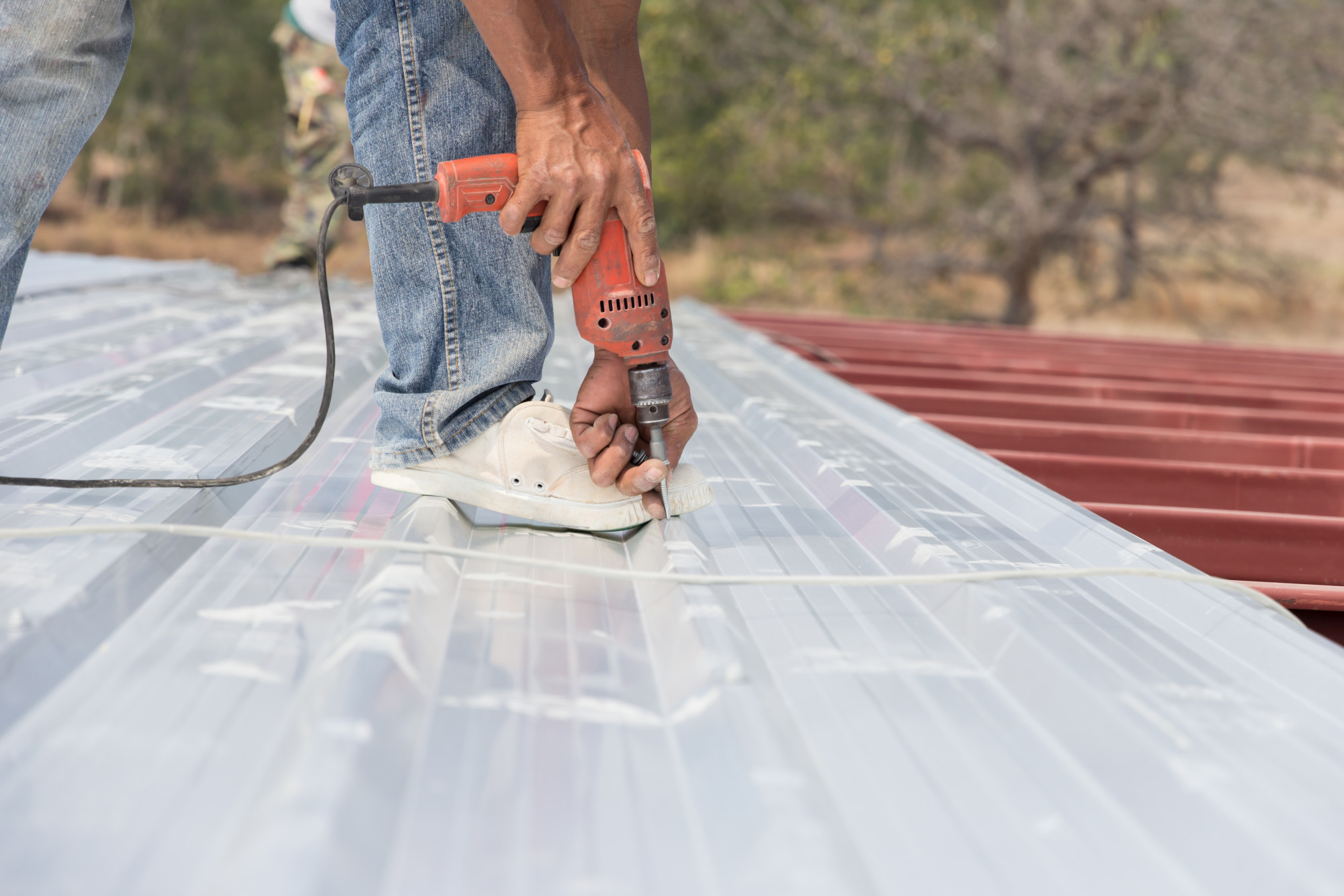 4 Things to Consider When Choosing the Best Roofing Material